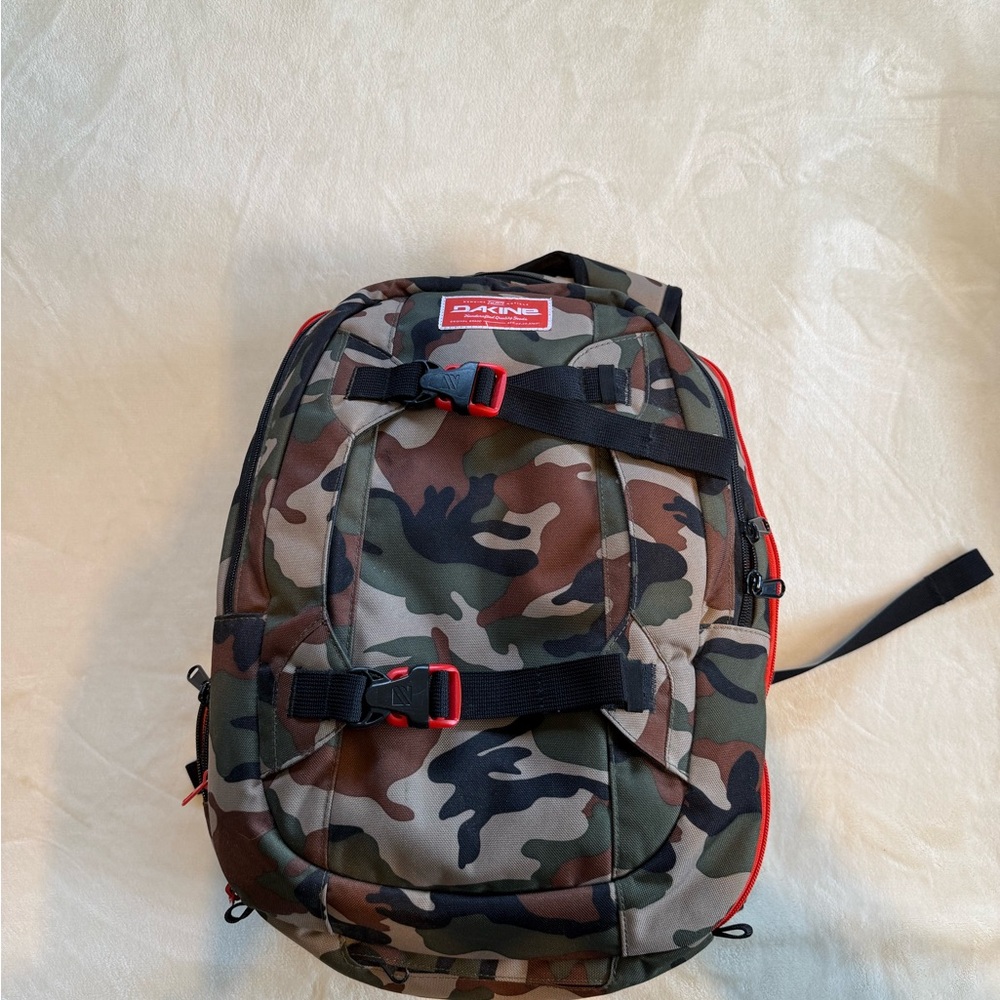 Dakine Mission photo 25l